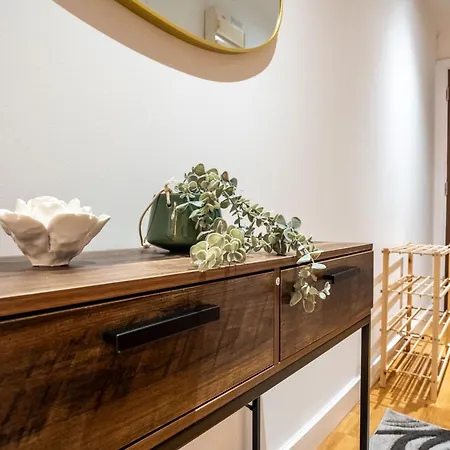 Living By The River - Sleeps 10 - Balcony *