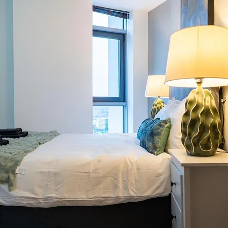 Living By The River - Sleeps 10 - Balcony Leeds (West Yorkshire)