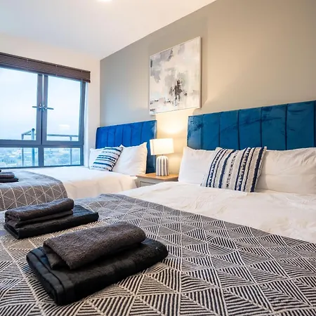 Living By The River - Sleeps 10 - Balcony Apartmán *