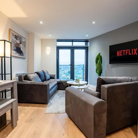 Living By The River - Sleeps 10 - Balcony 公寓 *