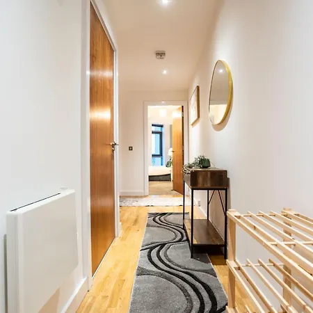 Living By The River - Sleeps 10 - Balcony Apartmán *