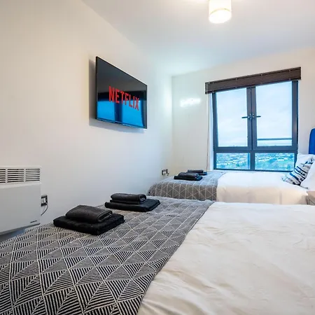 アパート Living By The River - Sleeps 10 - Balcony