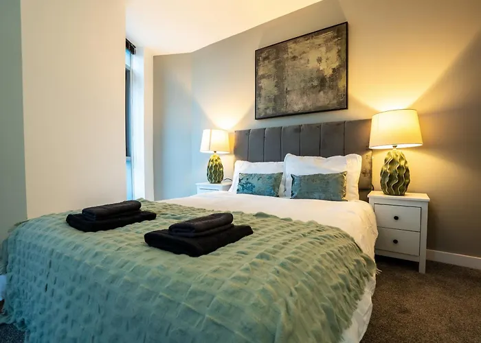 Living By The River - Sleeps 10 - Balcony *