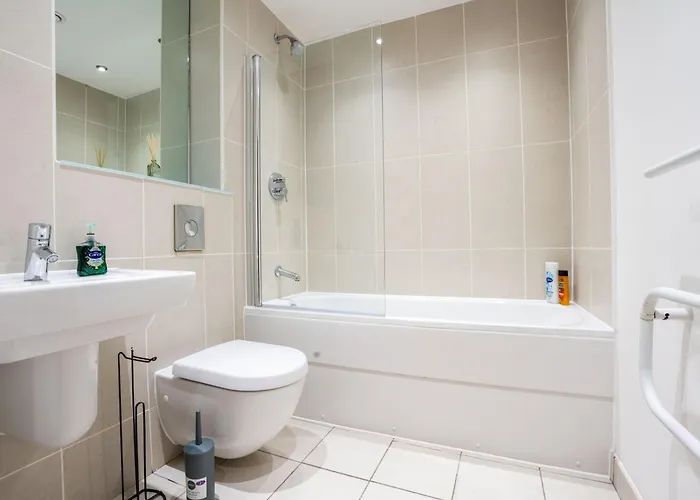 公寓 Living By The River - Sleeps 10 - Balcony 利兹