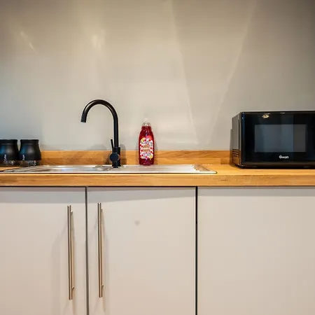 Living By The River - Sleeps 10 - Balcony Leeds (West Yorkshire)