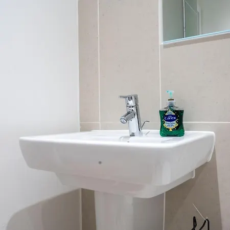 Living By The River - Sleeps 10 - Balcony Leeds (West Yorkshire)