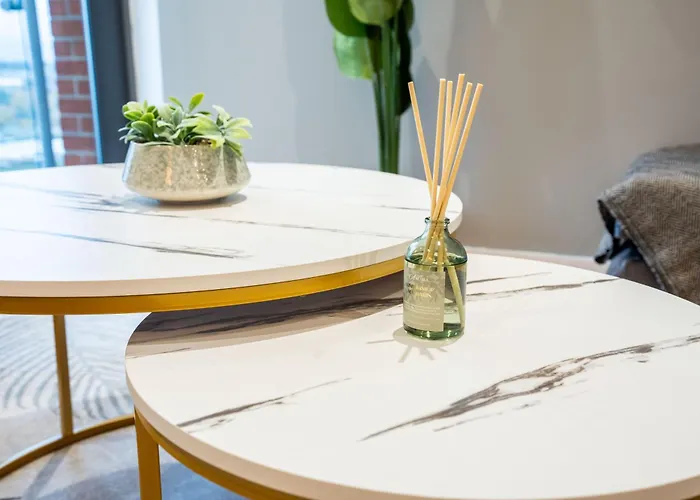 Living By The River - Sleeps 10 - Balcony * Leeds (West Yorkshire)