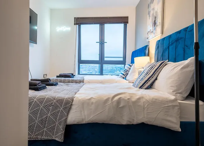 Living By The River - Sleeps 10 - Balcony *