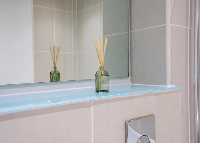 Living By The River - Sleeps 10 - Balcony Leeds (West Yorkshire)