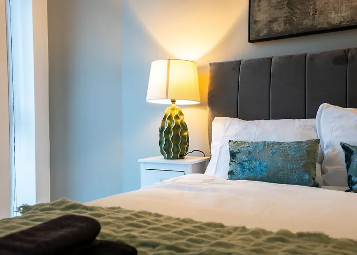 Living By The River - Sleeps 10 - Balcony