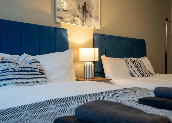 Living By The River - Sleeps 10 - Balcony